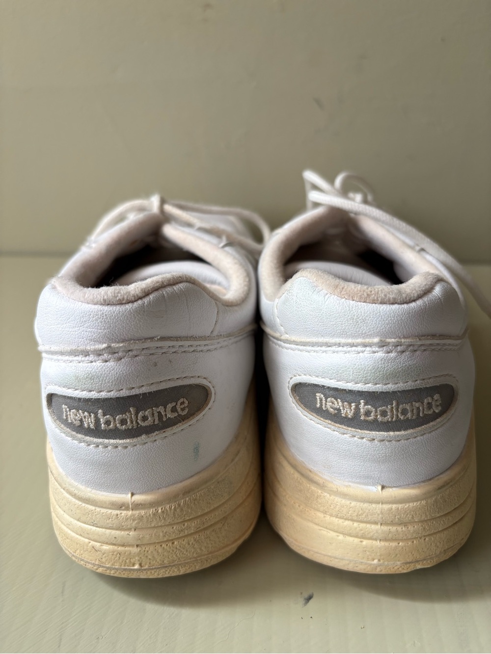 New Balance Women’s White Sneakers cream sole Sz 7 - Picture 6 of 11